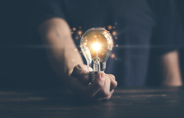 长春大学旅游学院的旅游管理专业的毕业证跟正常本科毕业证一样吗？