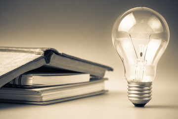 梁上部钢筋伸入支座的锚固长度是多少？